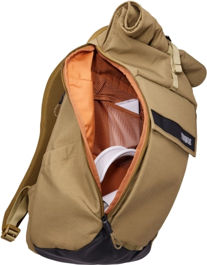 Practical organization and pockets on the go