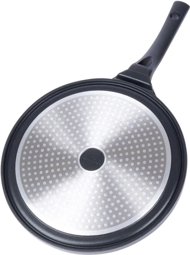 Съвместим с всички котлони, включително индукция