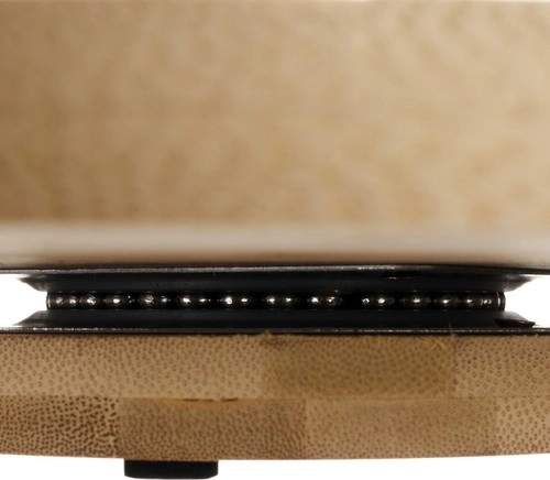 Smooth rotating mechanism for comfortable serving