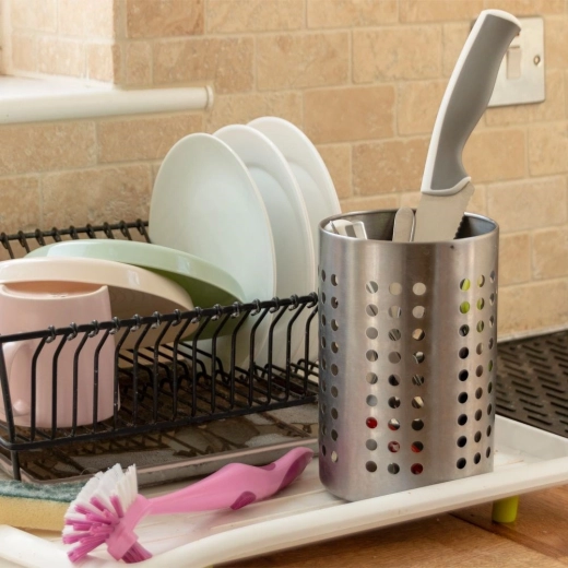Tidy countertop and dish rack