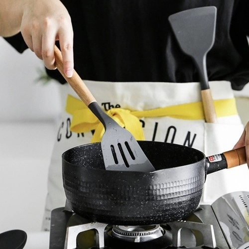 Gentle on non-stick pans and pots