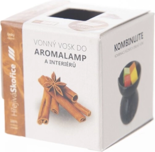 Cinnamon scented wax cubes for an aroma lamp
