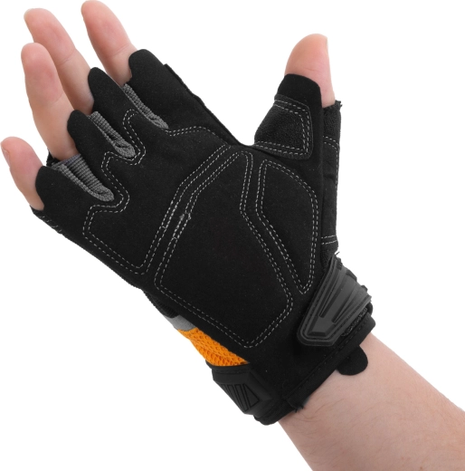Precision thanks to the fingerless design