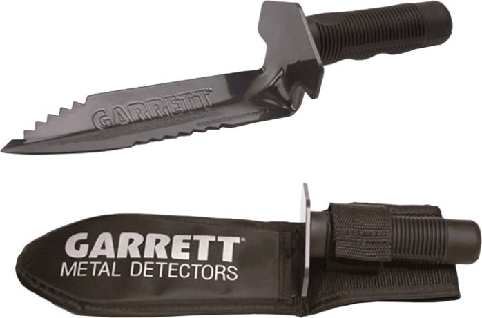 Serrated edge for roots and turf