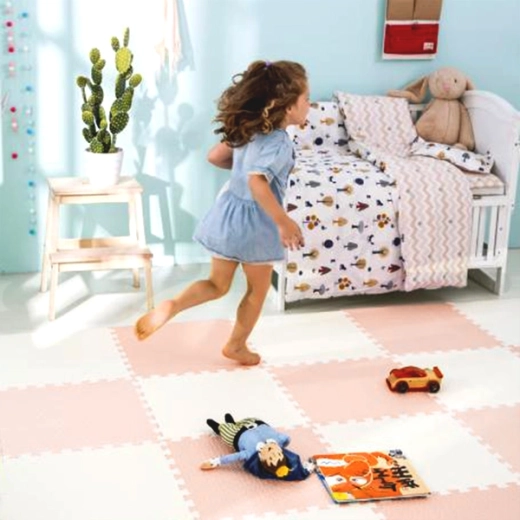 Easy maintenance and insulation from a cold floor