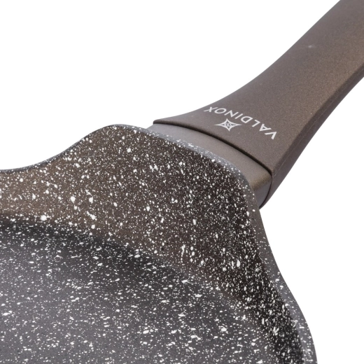 Surface suitable for cooking with minimal fat