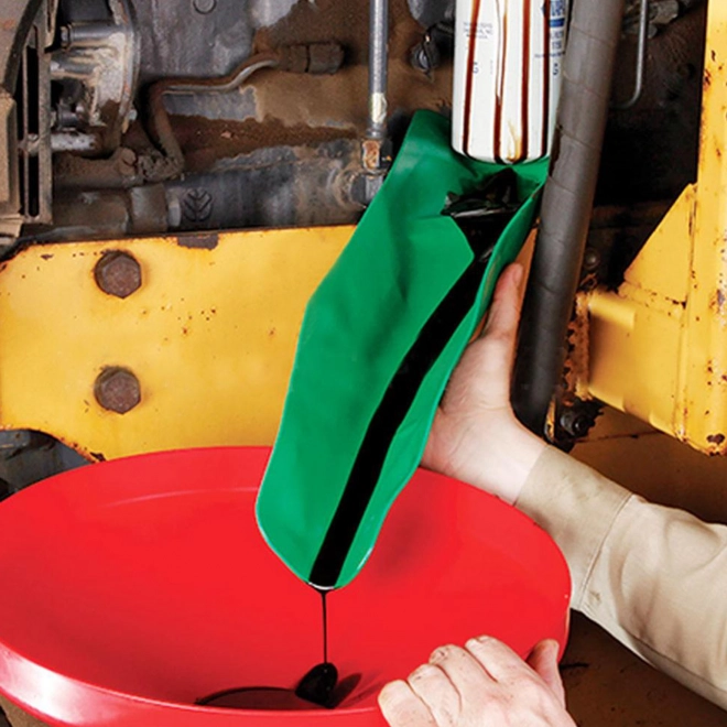 Помощно средство за смяна на масло в кола