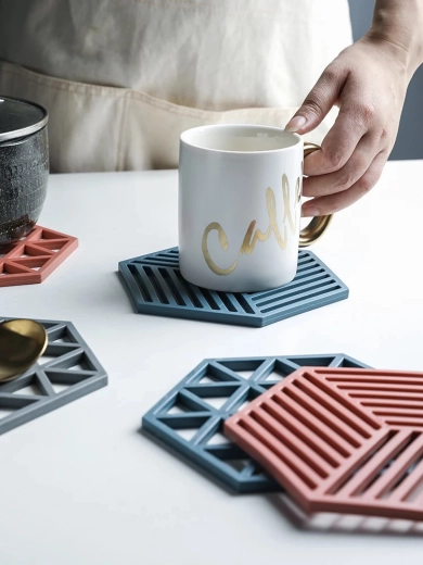 Неплъзгаща стабилност за всяка чаша и тенджера