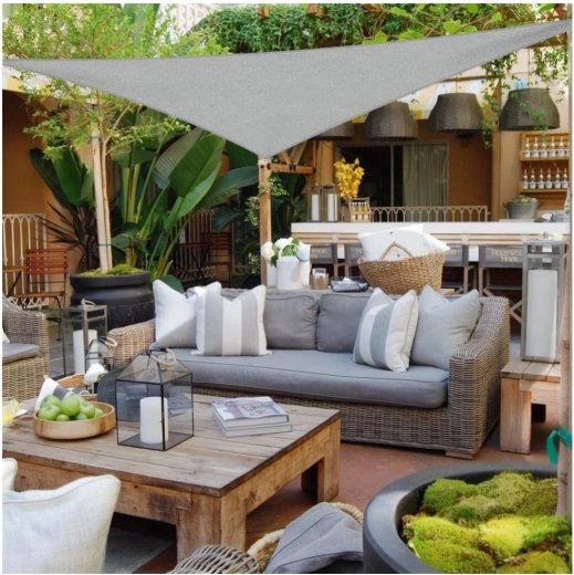 Modern shade with UV and rain protection