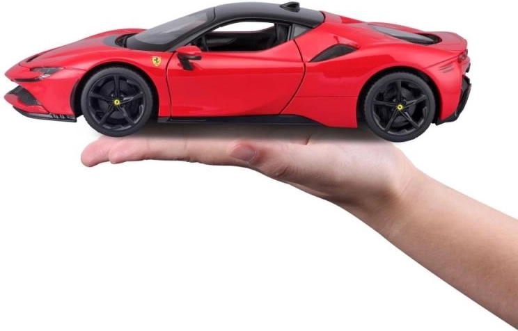 1:18 scale – perfect for your hand and for the display case