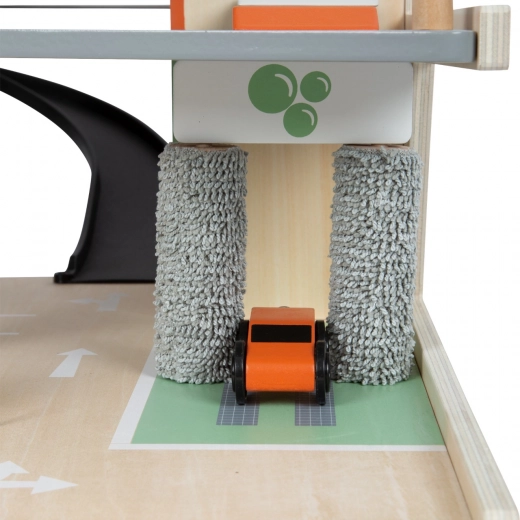 Бензиностанция и зарядна станция, автомивка и повдигач