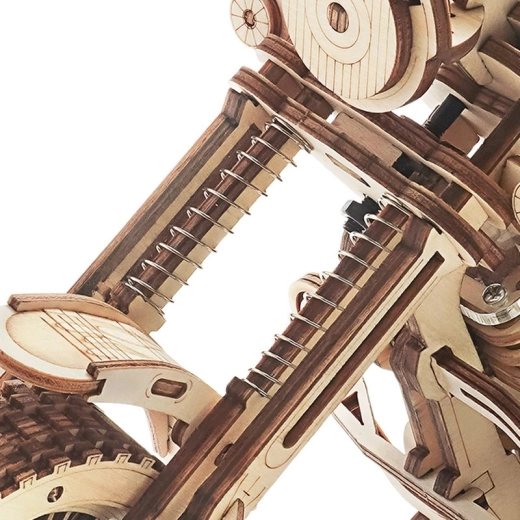 Навиван пружинен механизъм със спусък