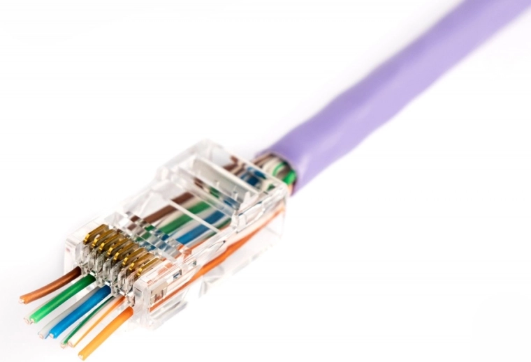 Fast, error-free installation thanks to the pass-through design