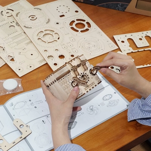 Сглобяем модел със 123 части