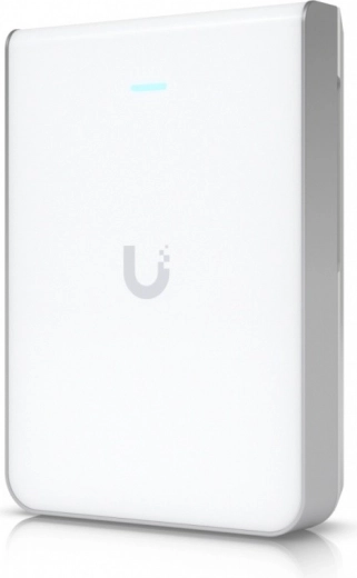2.5GbE uplink and PoE power
