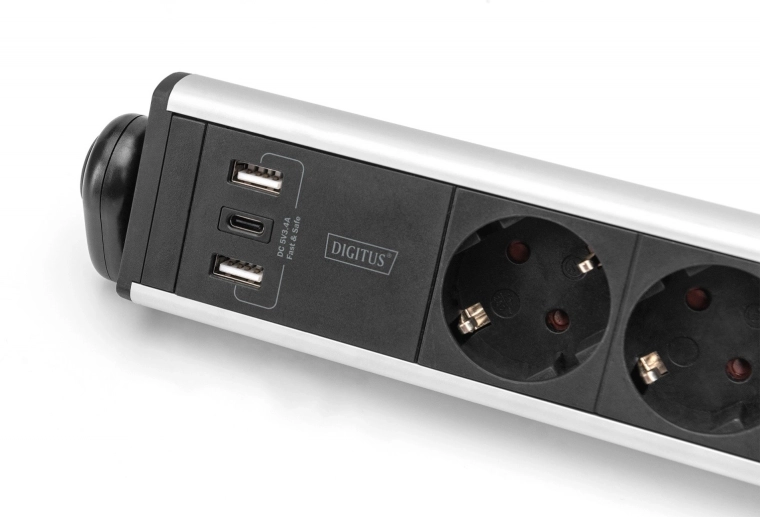 Fast charging via USB‑A and USB‑C