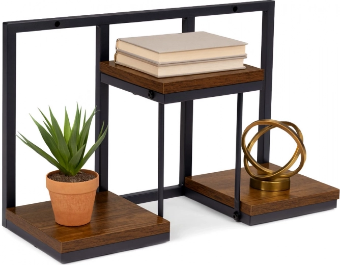 Практични полици с дървесен декор