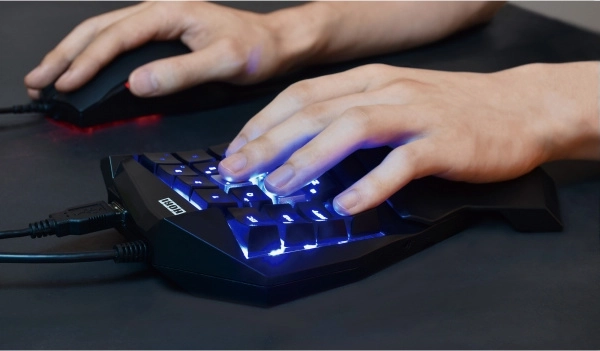 Механични клавиши с LED подсветка