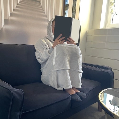 Суичър и одеяло в едно