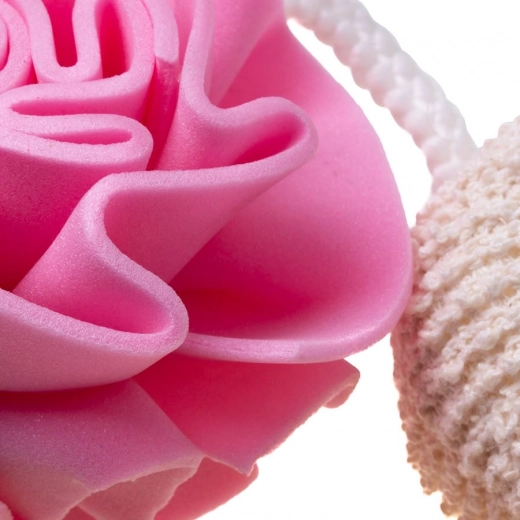 Gentle exfoliation and rich lather