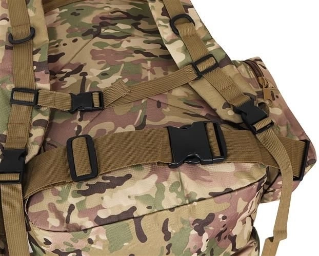 Просторно основно отделение и сваляща се чантичка