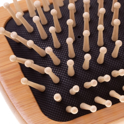 Gentle detangling and soft massage