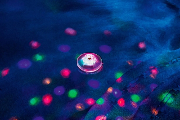 Четири цвята и седем светлинни режима