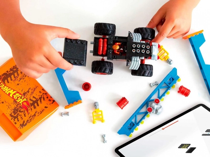 Построй и тръгни: 151 части за автомобил и рампа