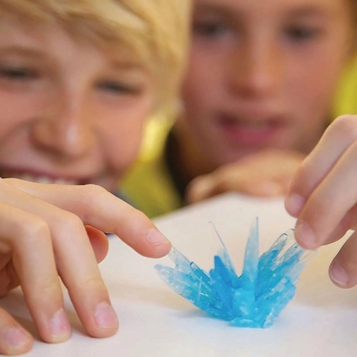 Сияйни кристали на една ръка разстояние