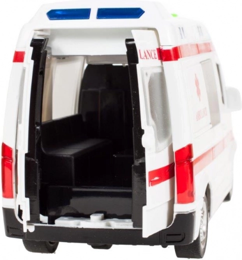 Отварящи се врати и реалистичен интериор