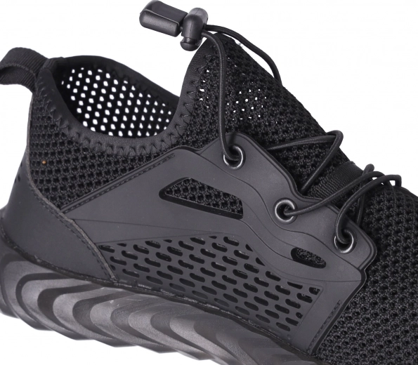 Breathable mesh upper