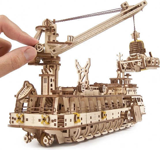 Работен кран и батискаф с челюсти