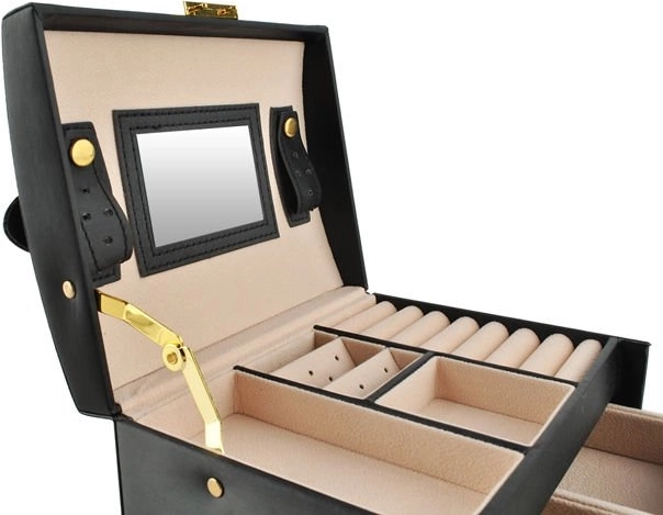 Елегантен вид с огледалце