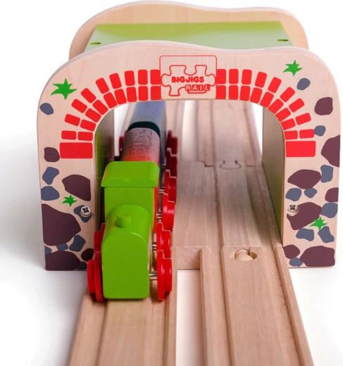 Съвместим с повечето дървени железници